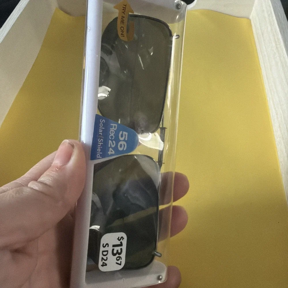 Solar Shield Polarized Clip On Sunglasses 56 Rec 24 Fits Plastic Frames SD24 New